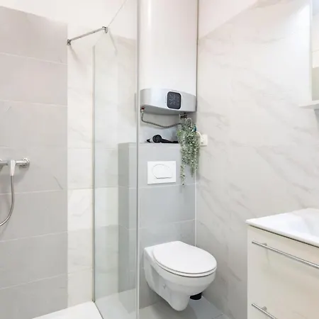 Apartment Explore From