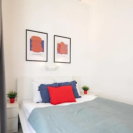 Apartment Explore From Budapest