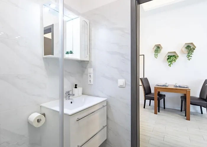 Apartament Explore From *