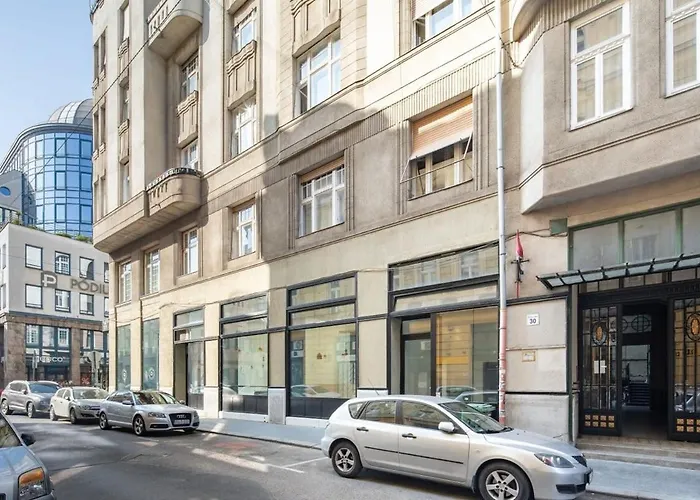 Explore From Budapesta