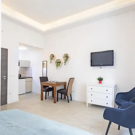 Explore From Apartamento *